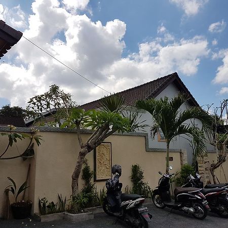 Nyoman Guesthouse Canggu Екстериор снимка