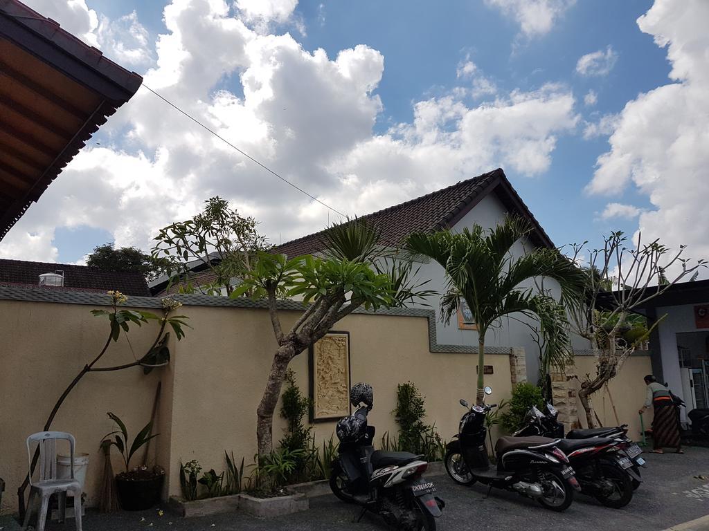 Nyoman Guesthouse Canggu Екстериор снимка